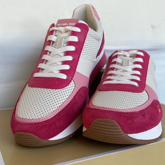 MICHEL KORS ANDI TRAINER
FAUX LEATHER/SUEDE
Electric Pink Multi
Fashion Sneakers - Picture 6 of 16